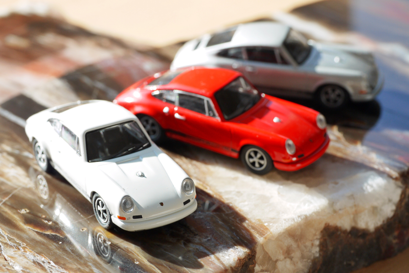 Illustration for article titled Kyosho Porsche 3 1/64 #86 - Projekt RennSport Käfer #8 - 1967 Porsche 911r